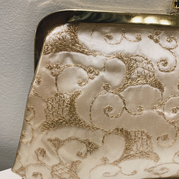 SOLD🚫RARE Vintage 60s Plastic covered Silk Clutch - Picture 3 of 7